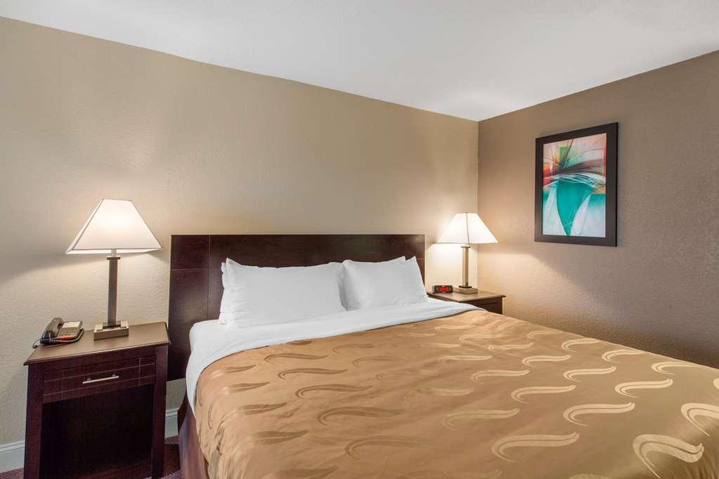 Quality Inn & Suites Port Arthur - Nederland Номер фото