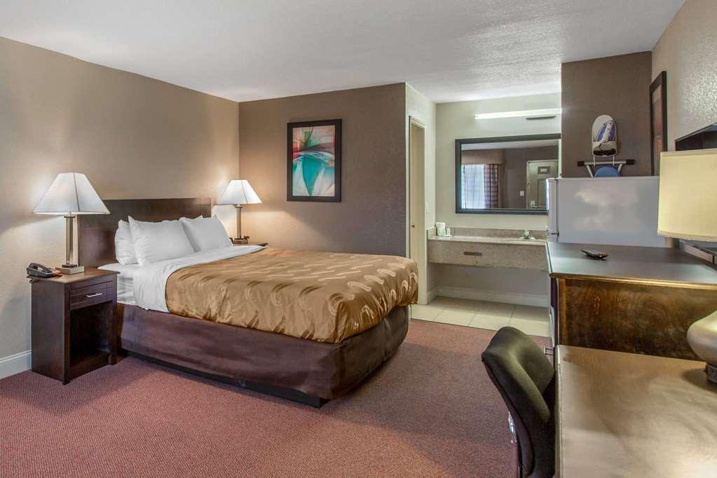 Quality Inn & Suites Port Arthur - Nederland Номер фото
