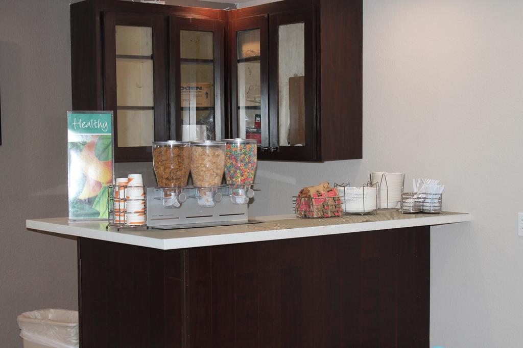 Quality Inn & Suites Port Arthur - Nederland Экстерьер фото
